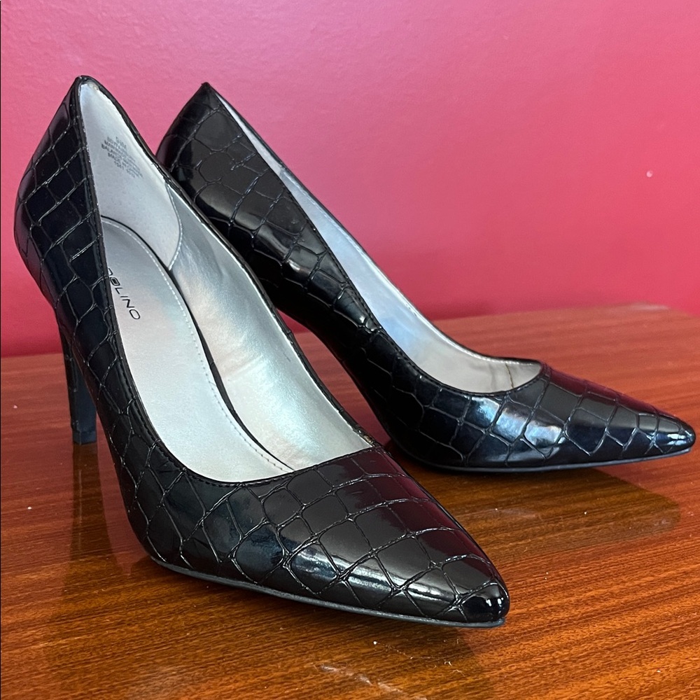 Like new Bandolino Black Croc-Embossed Heels